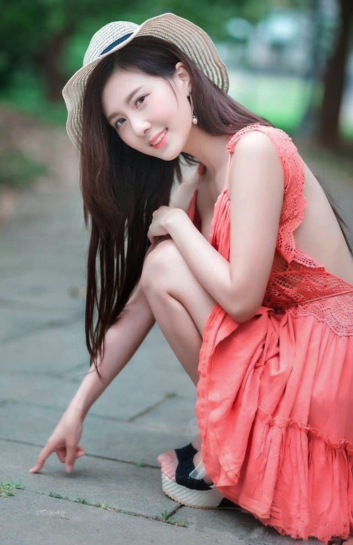 九游娱乐(jiuyou)官网-“高新体育中心：举重选手角逐顶峰，赛场气氛紧张刺激”