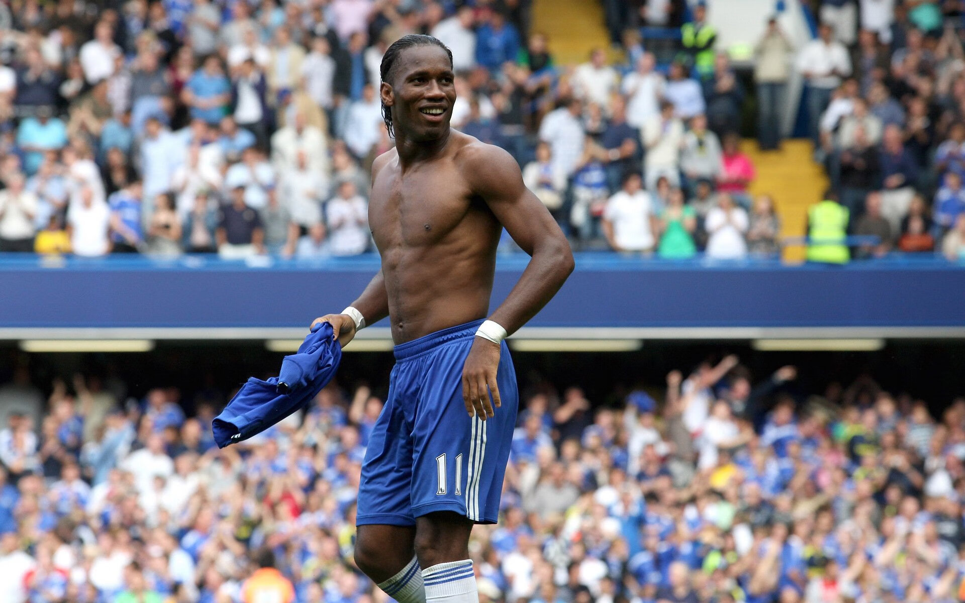 九游游戏中心-搏击比赛激烈角逐彰显力量与技巧，搏击的比赛